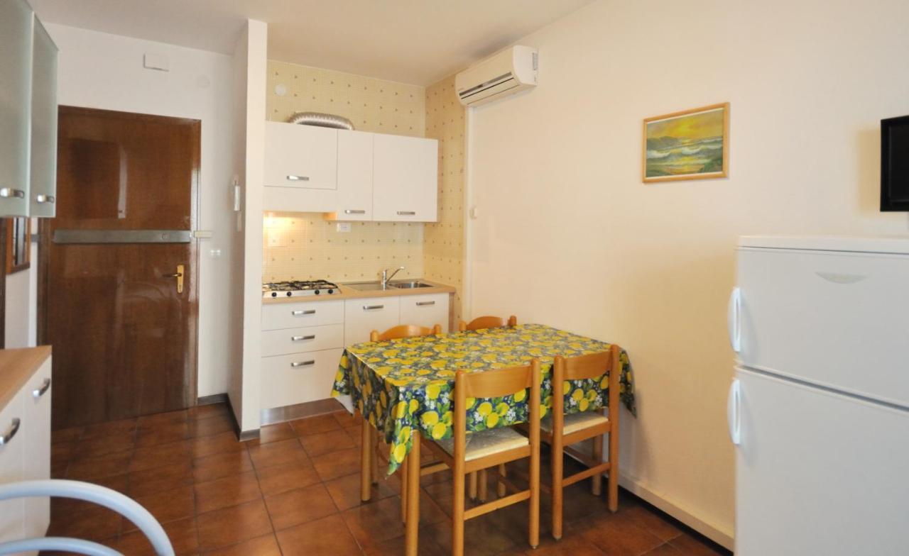 Condominio Tiziano B Bibione Buitenkant foto