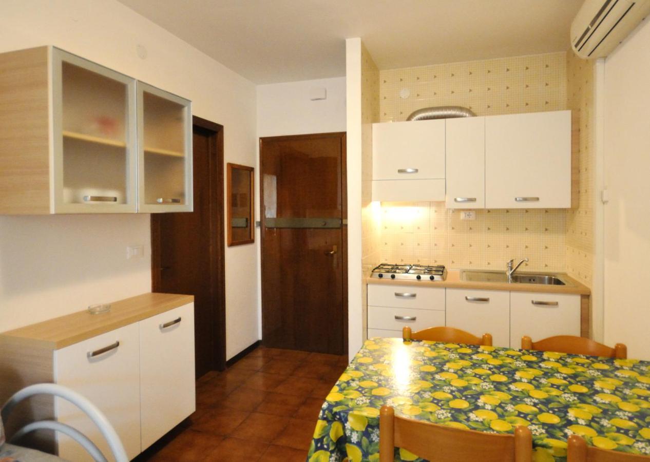 Condominio Tiziano B Bibione Buitenkant foto
